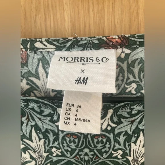 H&M - Morris & Co sleeve tie mini dress in green snake head pattern - Picture 3 of 5